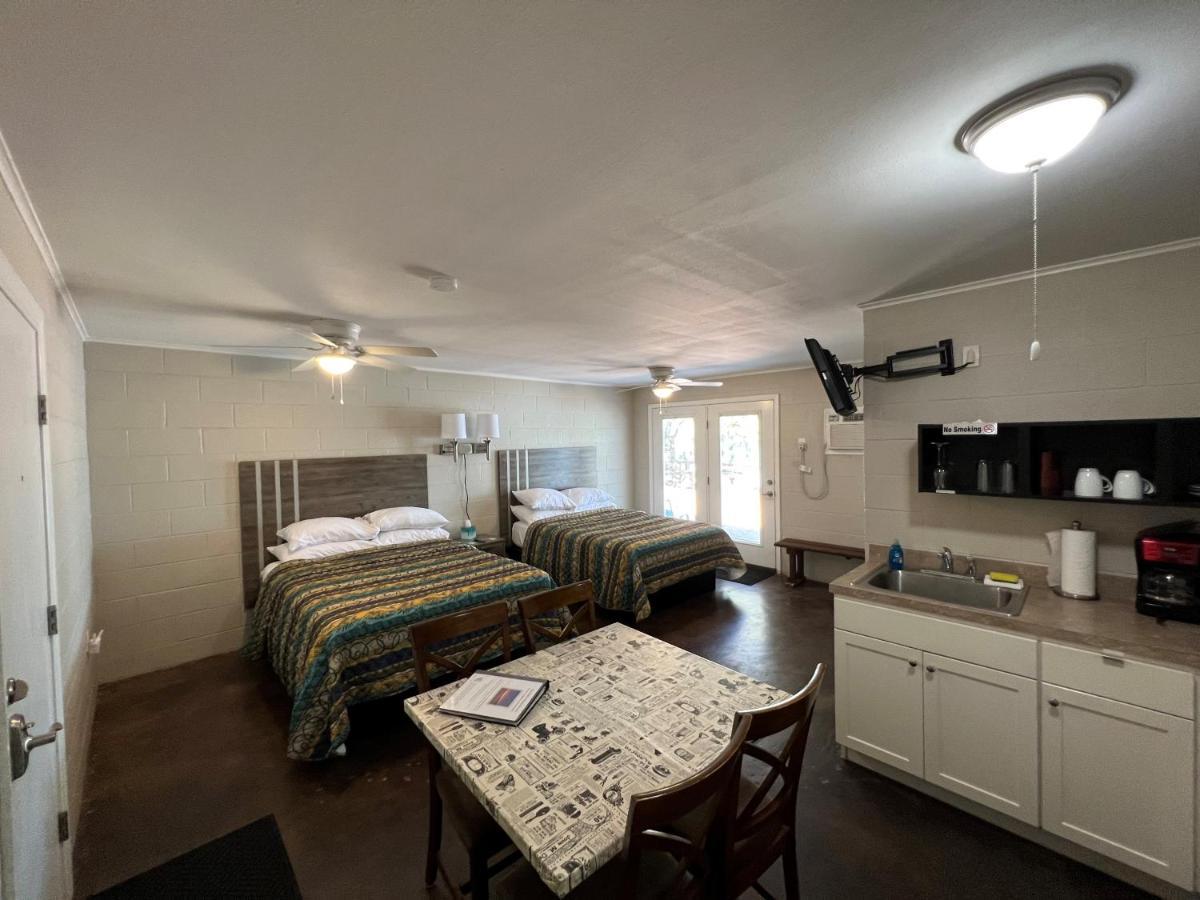 Inn Painted Sky Burnet